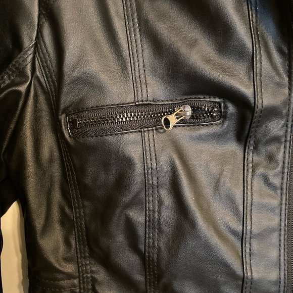FAUX PLEATHER JACKET W/ REMOVABLE HOOD-XS - Picture 8 of 9